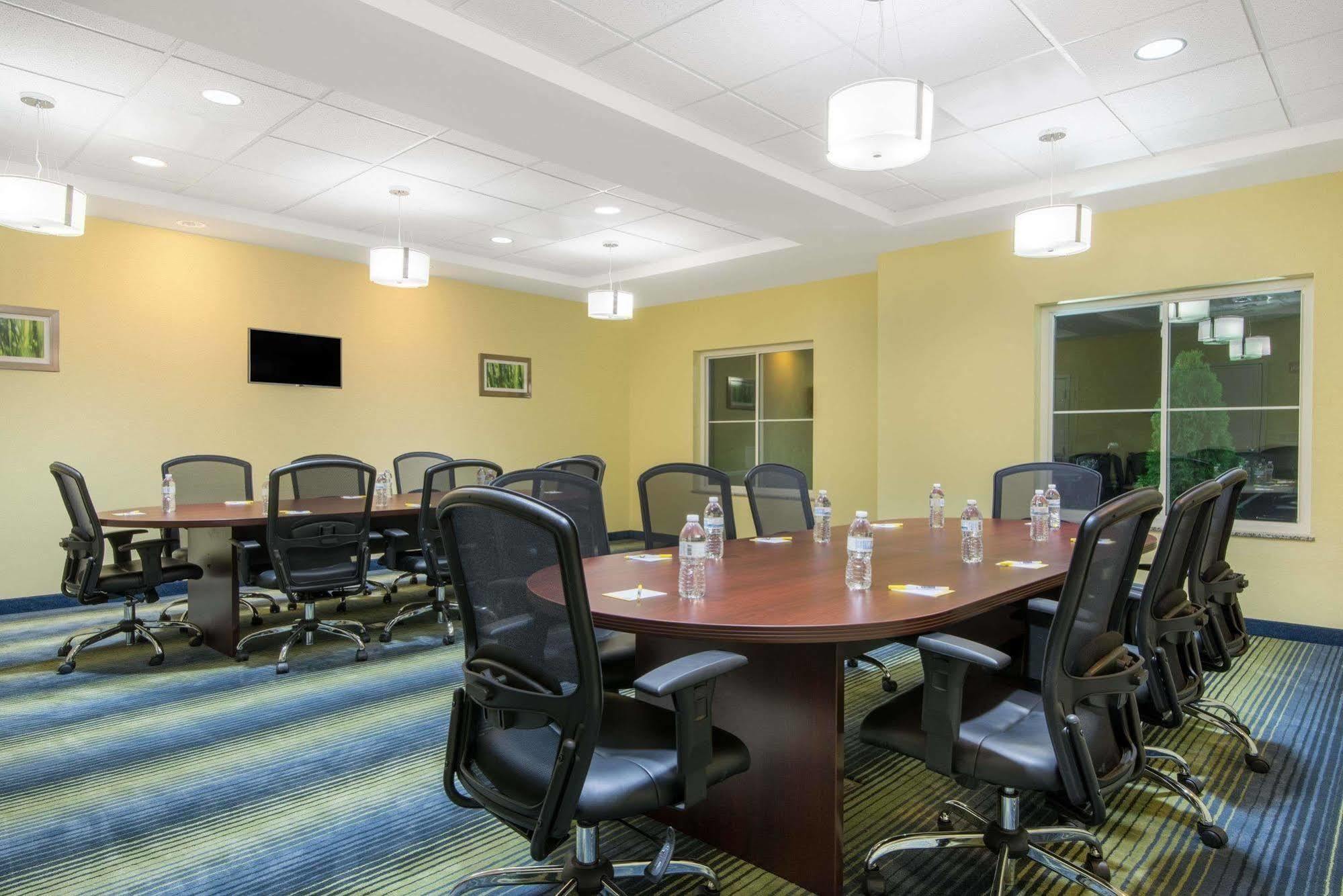 Days Inn By Wyndham Cadiz Exterior photo