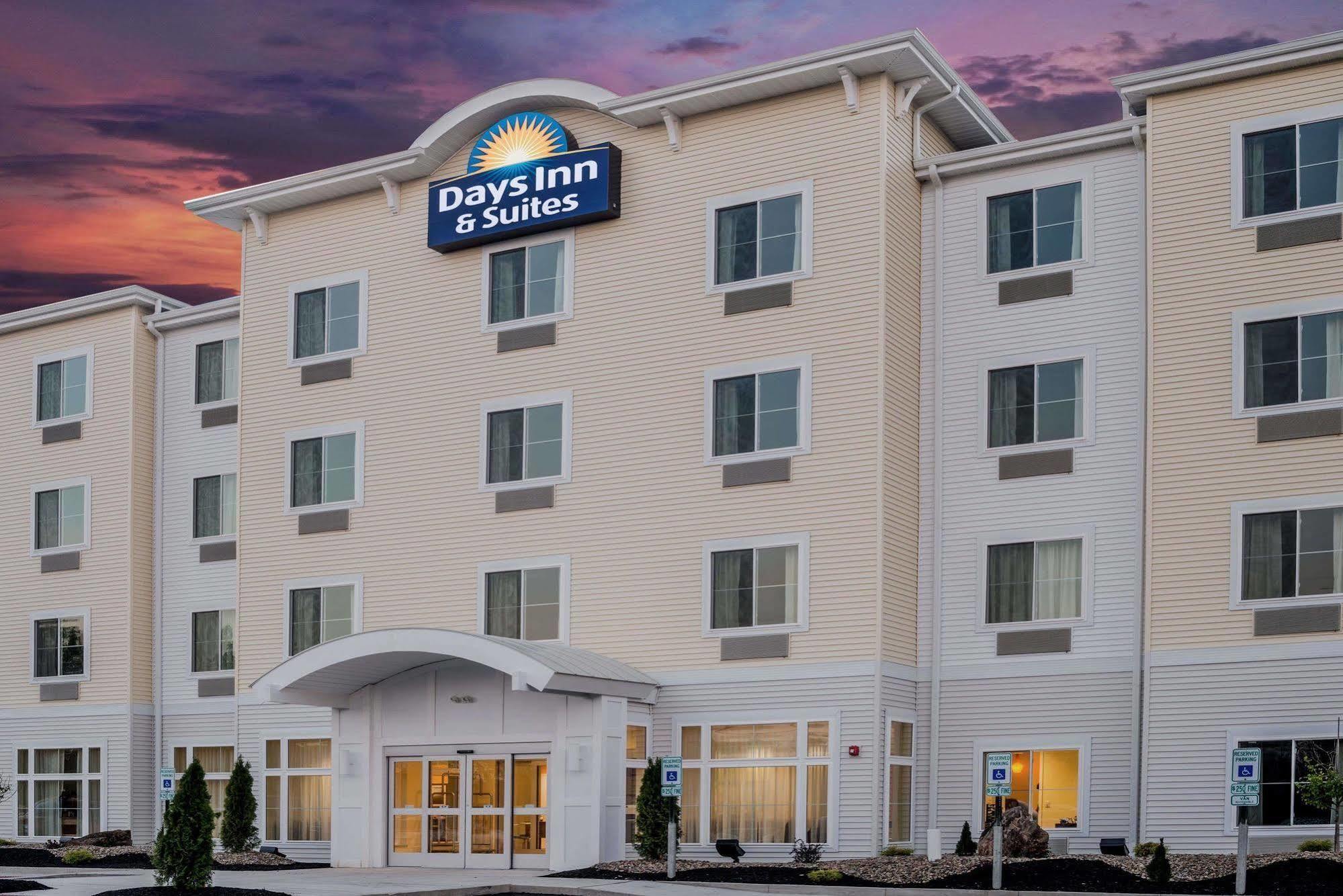 Days Inn By Wyndham Cadiz Exterior photo